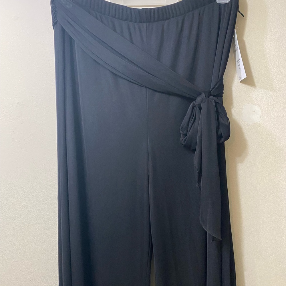 Black, elastic waisted dress pants with bow